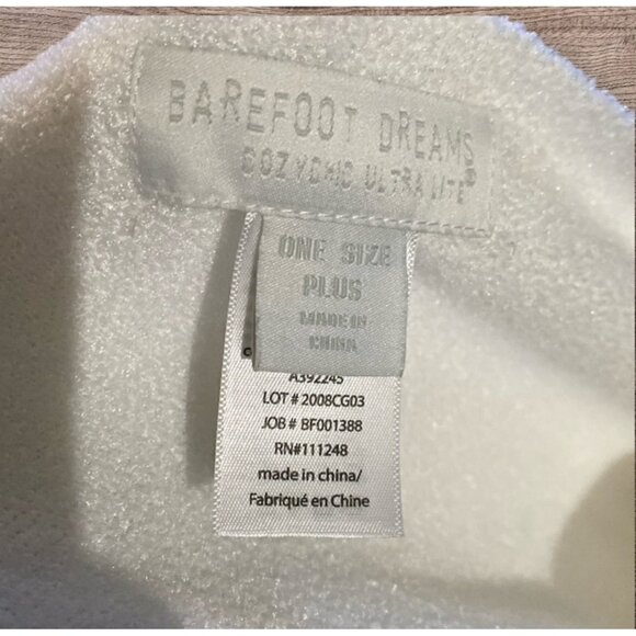Barefoot Dreams Cozy Chic Ultra Lite Ocean Breeze Poncho in Ombre Waterfall Blue - Picture 5 of 10